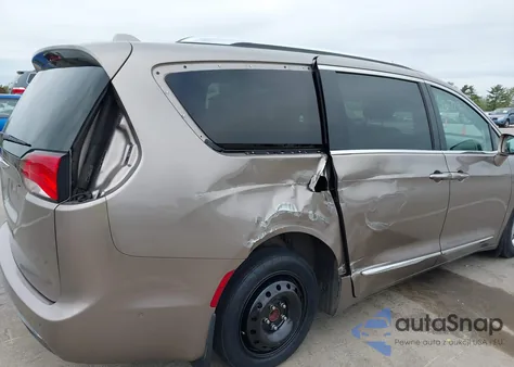 2017 Chrysler Pacifica Touring-L Plus z USA, uszkodzony, nr VIN 2C4RC1EG7HR594632